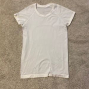 Lululemon white swiftly tech short sleeve t shirt size 8
